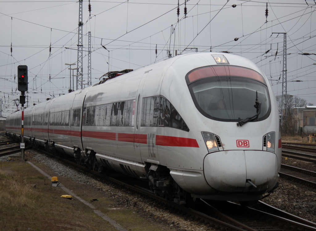 411 002-9 Neubrandenburg als ICE 1611 von Warnemnde nach Mnchen Hbf bei der Durchfahrt im Rostocker Hbf.15.03.2015