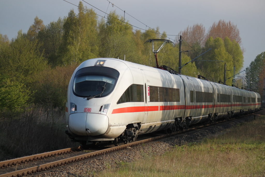 411 059-9  Passau als ICE 1509(Warnemnde-Mnchen)bei der Durchfahrt im Haltepunkt Rostock-Lichtenhagen.02.05.2015