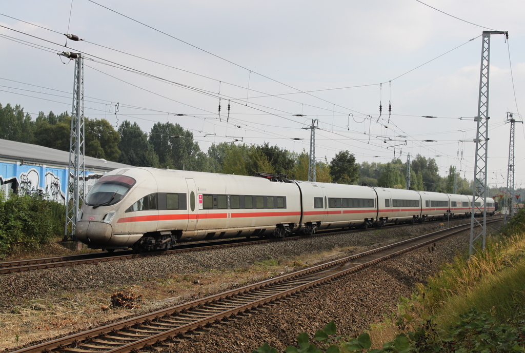 411 564-8 als Leerfahrt von Rostock Hbf nach Warnemnde bei der Durchfahrt in Rostock-Marienehe.13.09.2015