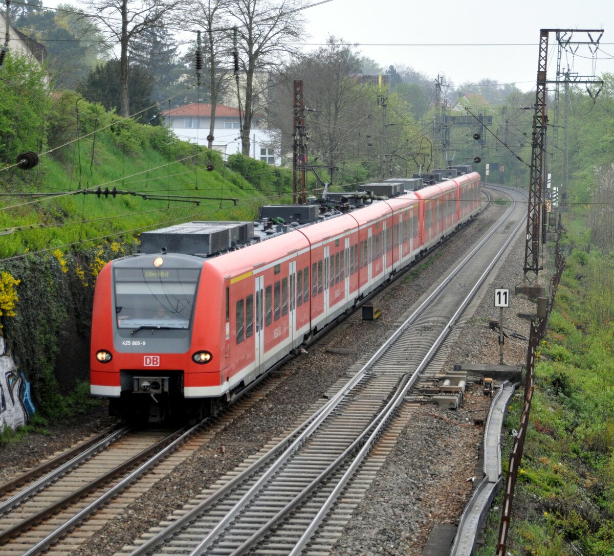 425 805-9 und 426 009-7 in Ulm am 01.05.2013.