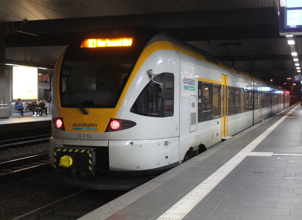 429 518-4 als ERB RE3(89897)von D�sseldorf Hbf nach Dortmund Hbf kurz vor der Ausfahrt im D�sseldorfer Hbf.