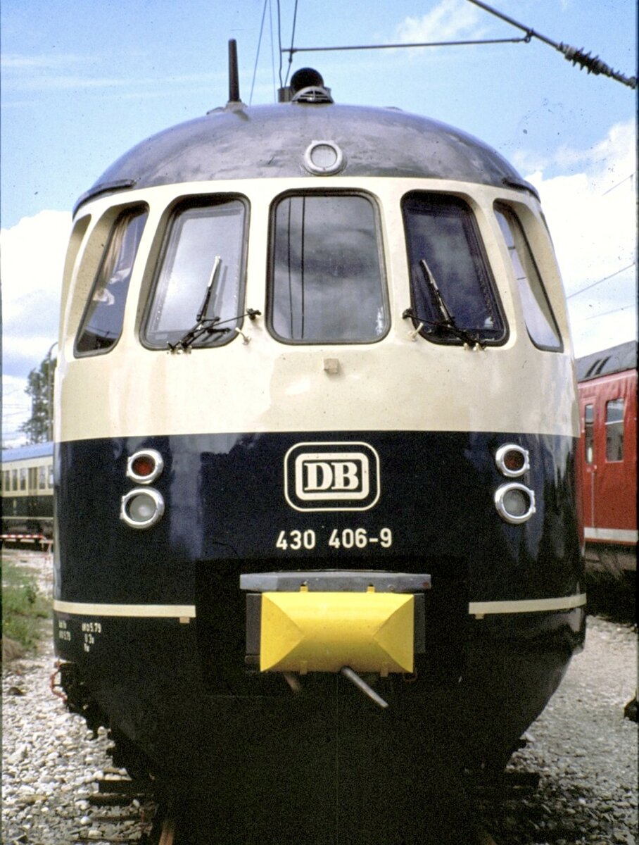 430 406-9 bei der Ausstellung 100 Jahre elektrische Lokomtive in München-Freimann am 25-05-1979.