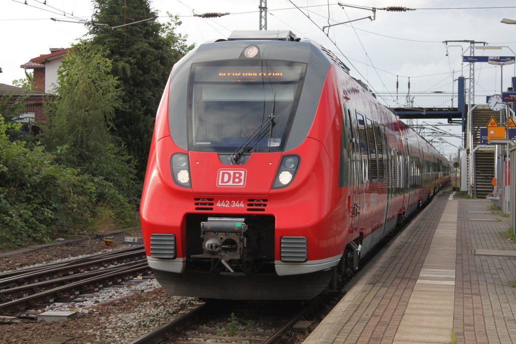 442 344+442 859+442 846 als Kreuzfahrer-Leerzug von Rostock Hbf nach Warnem�nde bei der Durchfahrt um 07:19 Uhr im Haltepunkt Rostock-Bramow.09.07.2016