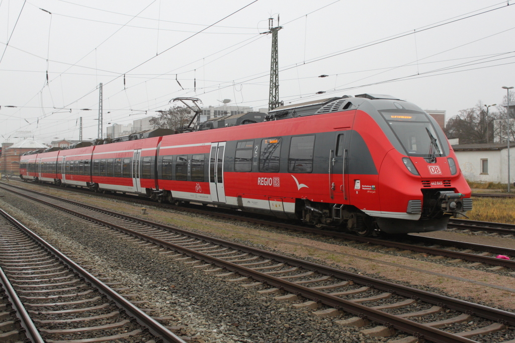 442 845 stand als S1(Rostock-Warnem�nde)im Rostocker Hbf.25.11.2016
