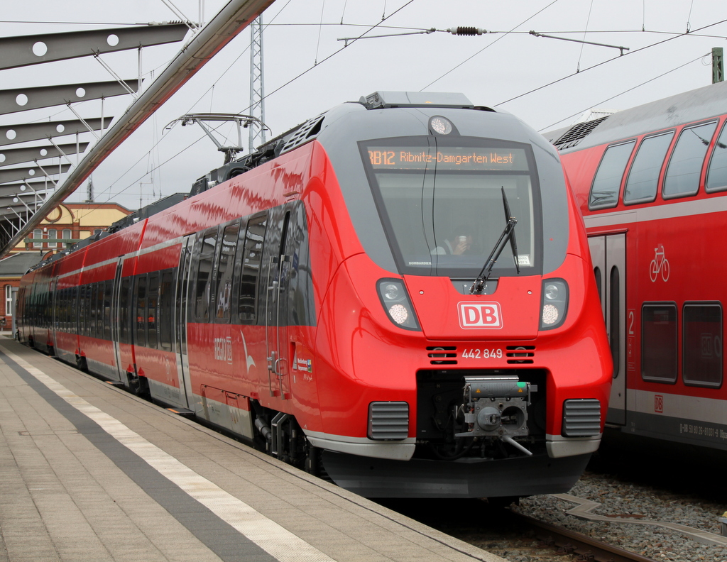 442 849-6 als RB 12(RB 13265)von Rostock Hbf nach Ribnitz-Damgarten West kurz vor der Ausfahrt im Rostocker Hbf.21.03.2014