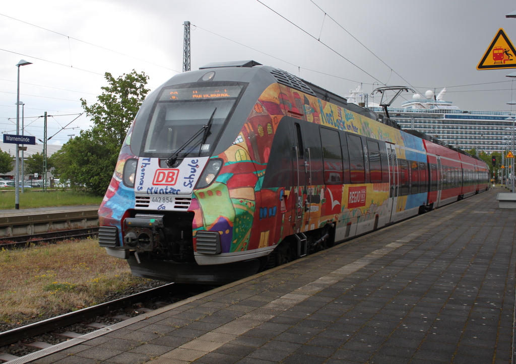 442 854 als S3(33414)von G�strow nach Warnem�nde bei der Einfahrt in Warnem�nde.15.05.2016