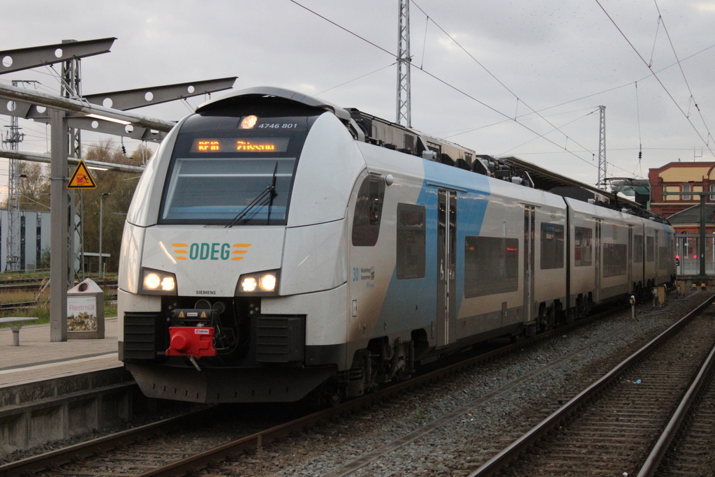 4746 801 stand als RE10(Rostock-Züssow)im Rostocker Hbf.