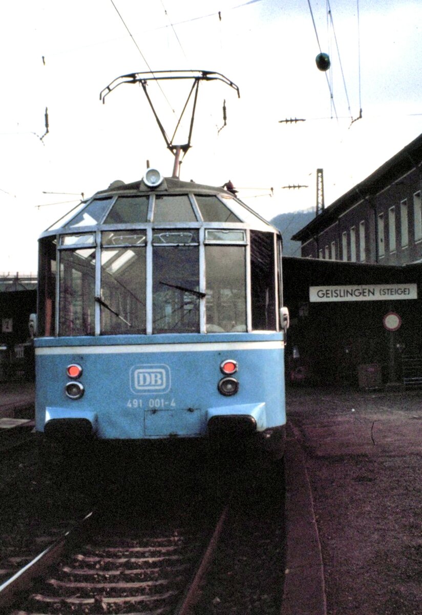 491 001-4 in Geislingen Steige am 30.03.1982.
