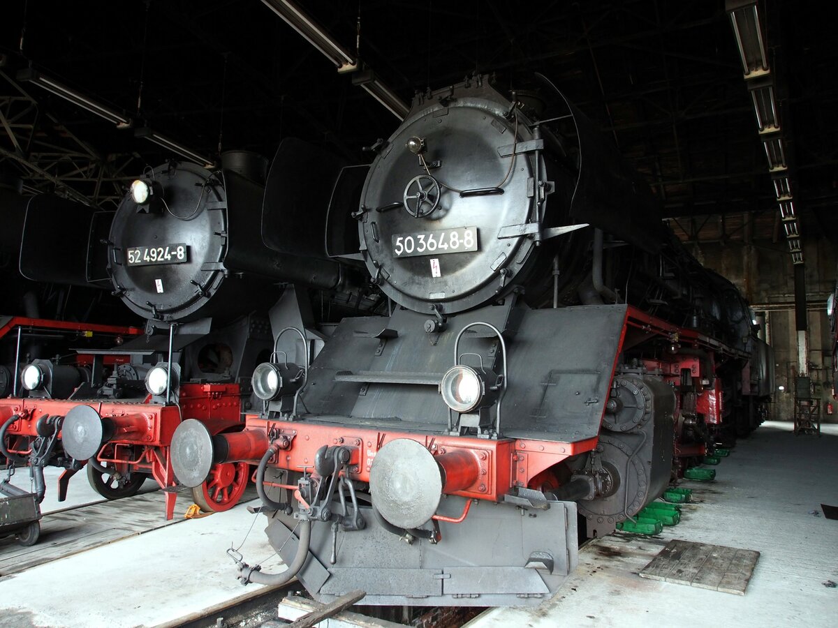 50 3648-8 und 52 4924-8 im Sächsischen Eisenbahnmuseum Chemnitz am 19.04.2017.