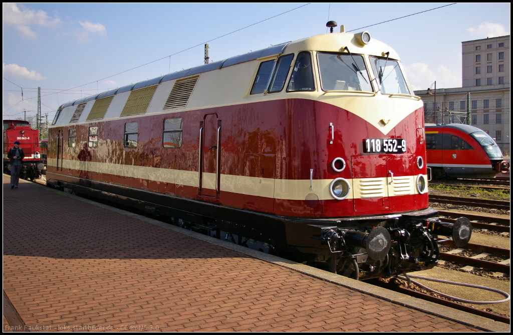 6. Dresdner Dampfloktreffen, 12.04.2014: Als V180 050 an die DR im Jahr 1964 ausgeliefert, kam sie 1992 zur RBG als D06, anschlieend 1998 zu OnRail und 1998 zu ITL als 118 552 / 118 002