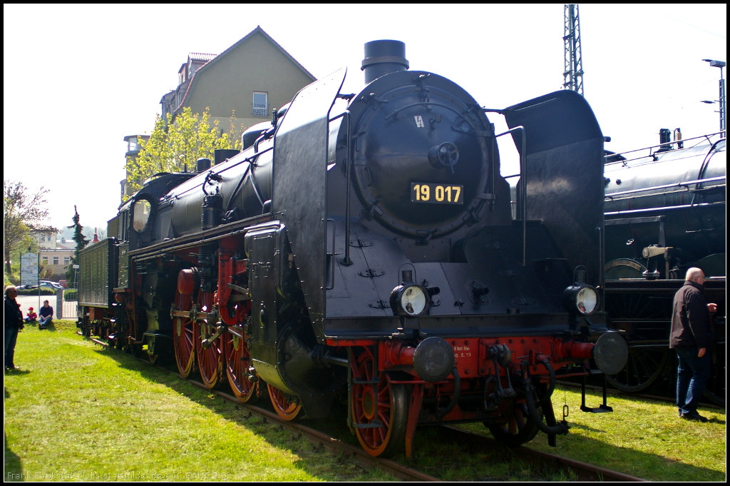 6. Dresdner Dampfloktreffen, 12.04.2014: Die DR 19 017, Gattung S 46.17, wurde 1922 von der S�chsische Maschinenfabrik Hartmann AG in Chemnitz gebaut. In den Jahren 1972 und 1973 wurde sie aufgearbeitet und geh�rt dem Verkehrsmuseum Dresden (VMD)