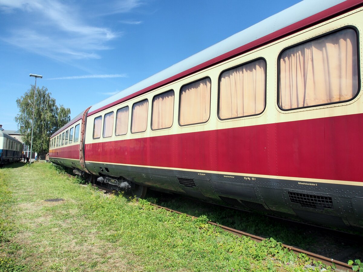 601 TEE Au�enansicht eines Gro�raumwagens im Bahnpark Augsburg am 23.09.2015.