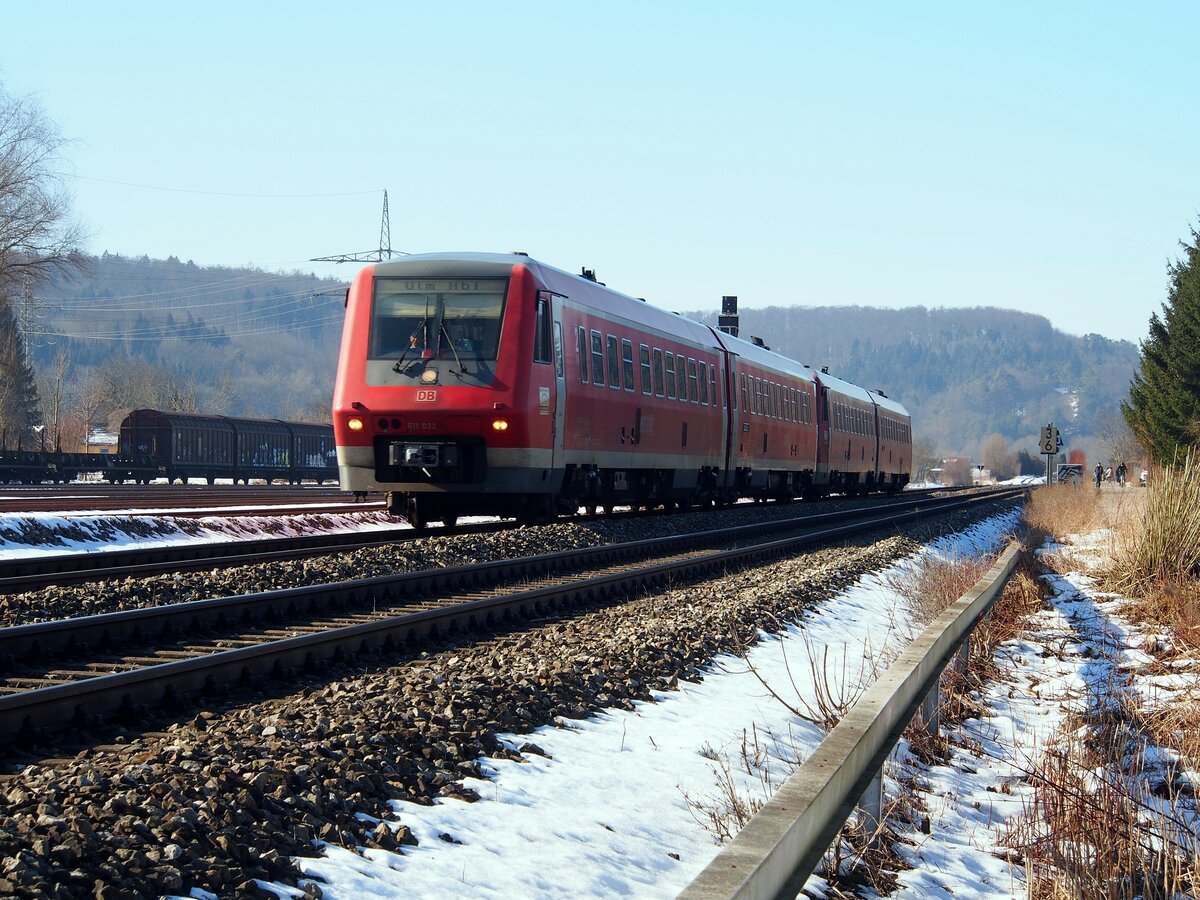 611 032 in Ulm S�flingen am 20.02.2015. Es ist die Schw�bische Albbahn KBS 759.