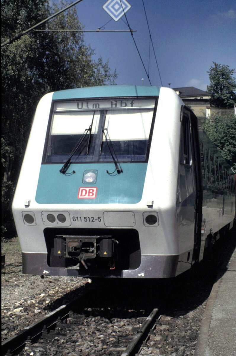 611 512-5 im Bw Ulm am Tag des Lokführers am 20.09.1997.