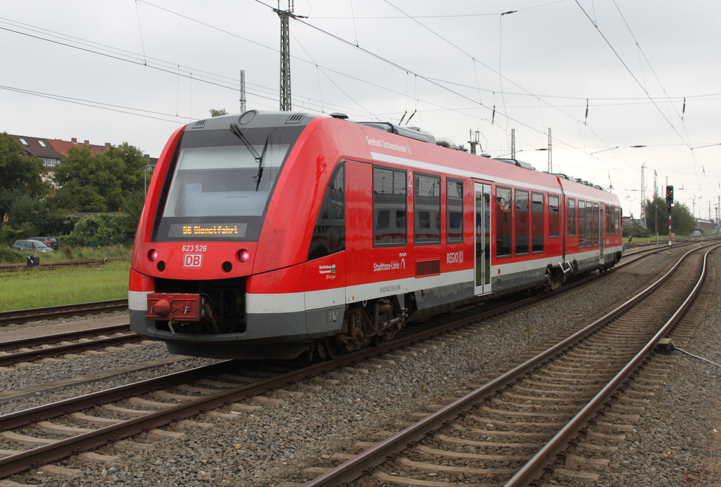 623 526-0(Seebad Ueckerm�nde)auf Dienstfahrt im Rostocker Hbf.03.09.2016