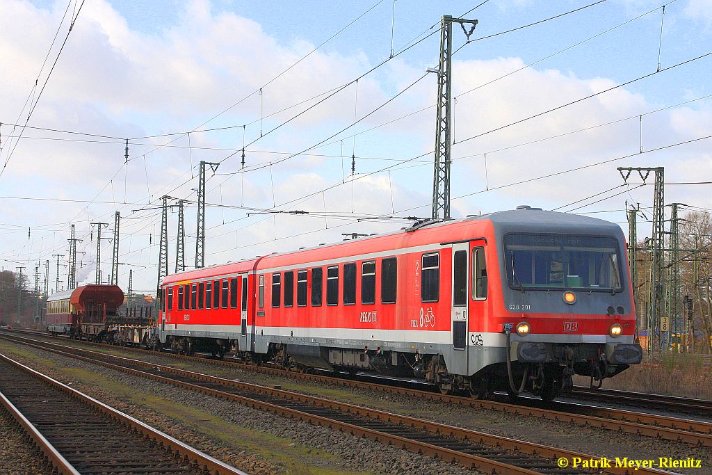 628 201 mit Güterwagen als PmG abgestellt im Bbf. Hamburg-Harburg
(Für Fotos wurde das so Zusammengestellt) - 11.03.2015 -> Hintergrund-Info: Der Triebwagen geht ins DB Museum Koblenz-Lützel und wird Irgendwann in Mintgrün Umlackiert