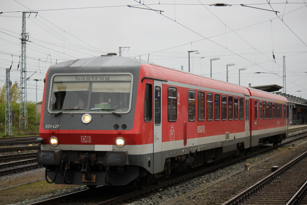 628 427-6 stand am 10.05.2015 als �berf�hrung von Rostock Hbf nach G�strow im Rostocker Hbf.