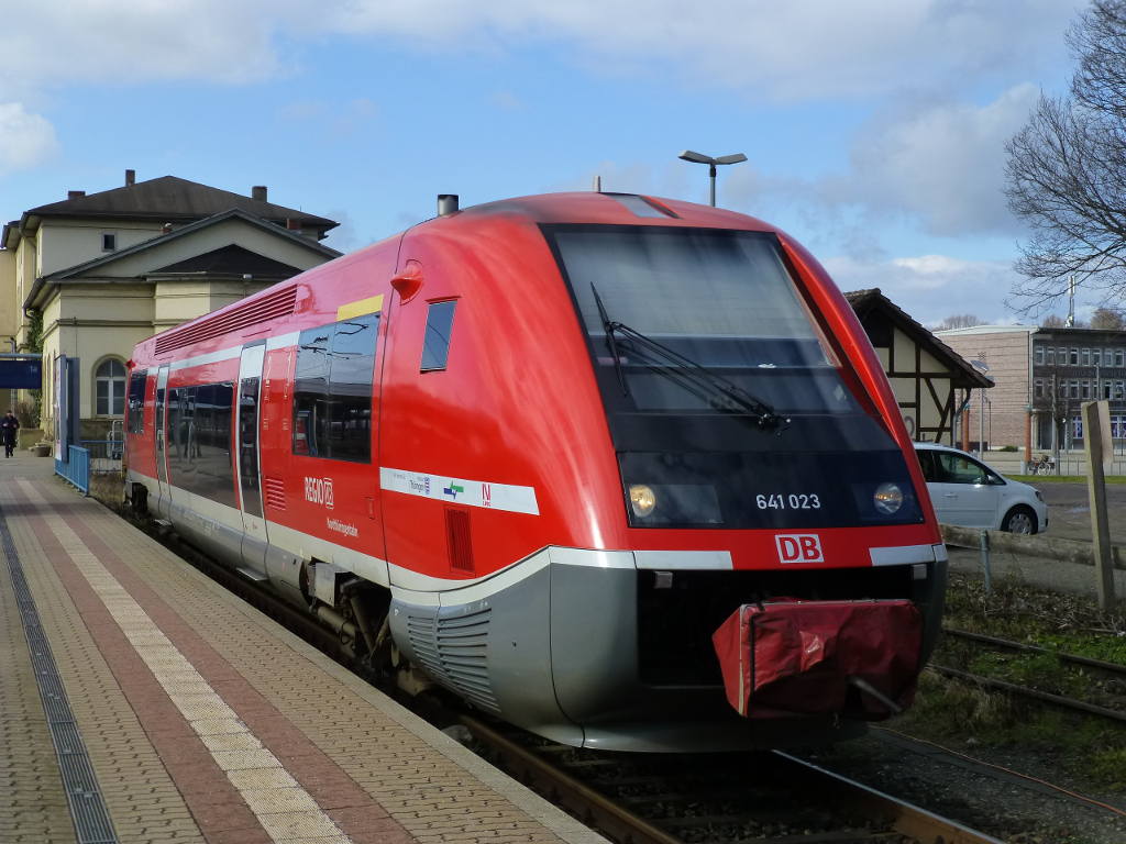 641 023 pendelt auf der RB53 und verbringt den größten Teil seiner Zeit wartend im Bahnhof Gotha auf dem Kopfgleis. 11.2.16