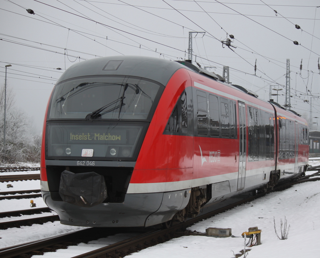 642 048-2 als berfhrung von Rostock Hbf nach Inselstadt Malchow beim Rangieren im Rostocker Hbf.06.02.2015