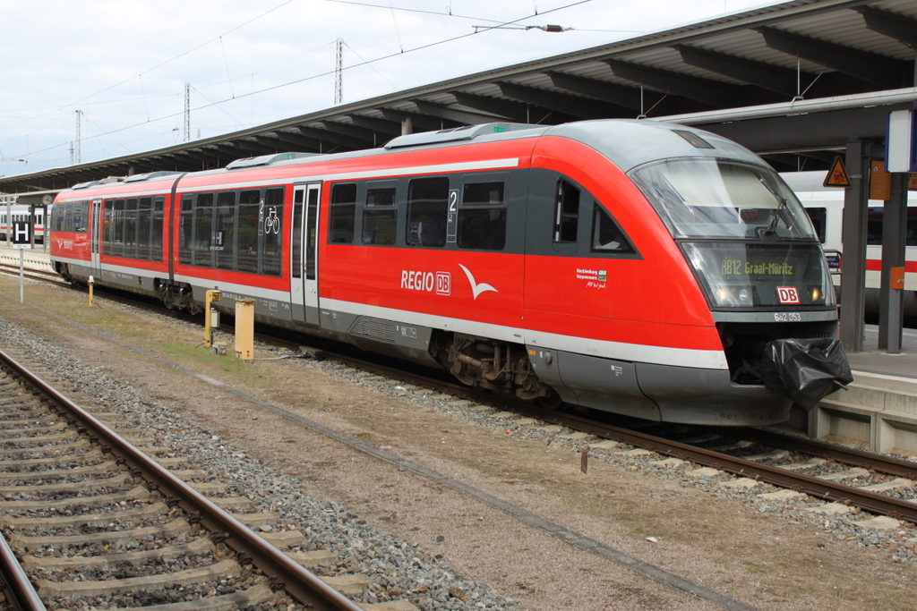 642 053 als RB12(RB 13239)von Rostock Hbf nach Graal-M�ritz im Rostocker Hbf.18.09.2016
