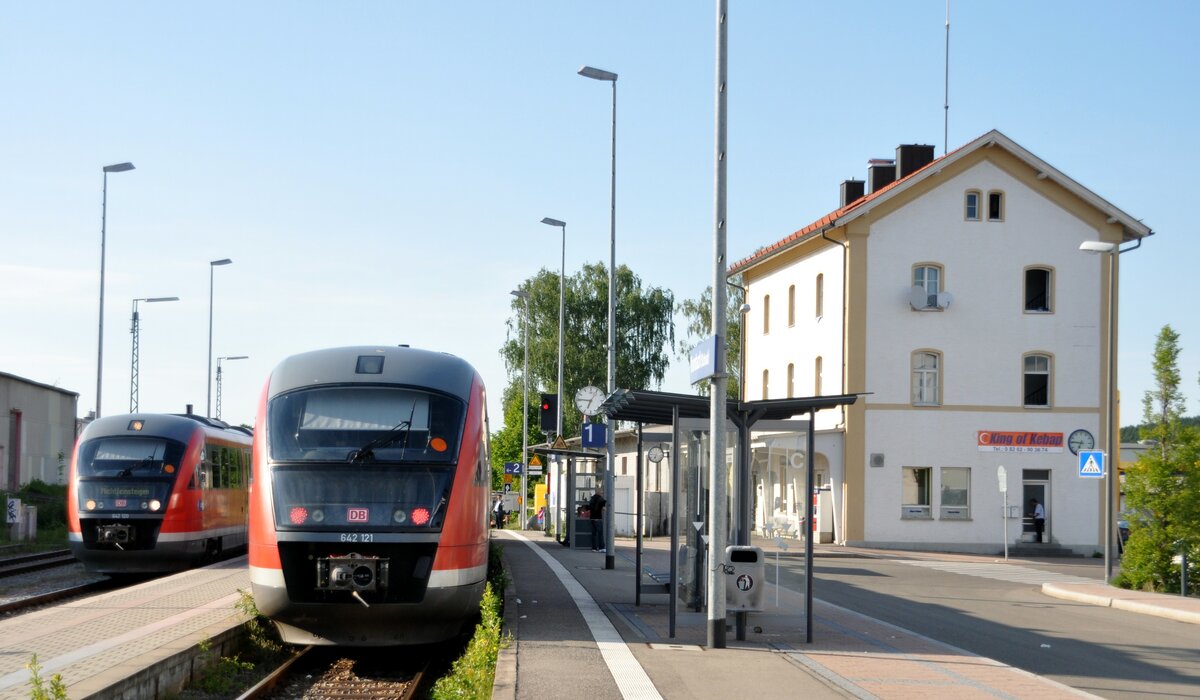 642 121 und 642 120 in Krumbach am 15.06.2012.