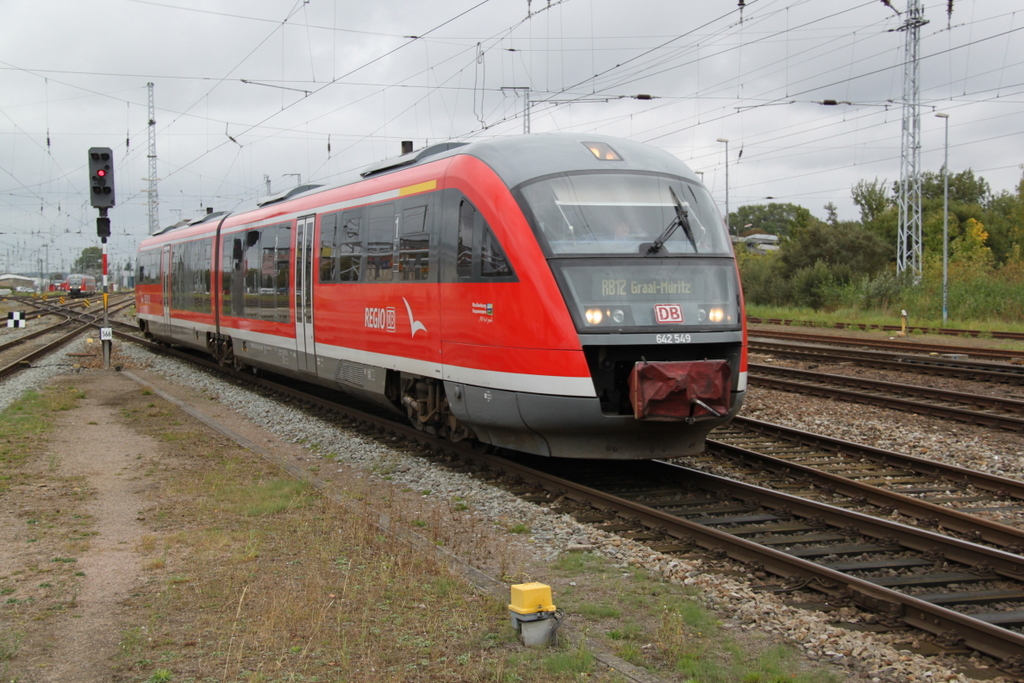 642 549-9 als RB 12(RB 13239)von Rostock Hbf nach Graal-M�ritz bei der Bereitstellung im Rostocker Hbf.07.10.2016