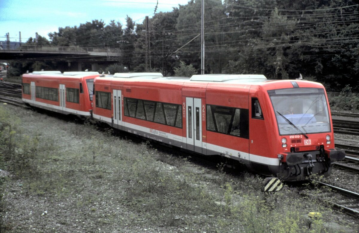 650 010-2 und ein weiterer 650 in Ulm am 04.08.2000.