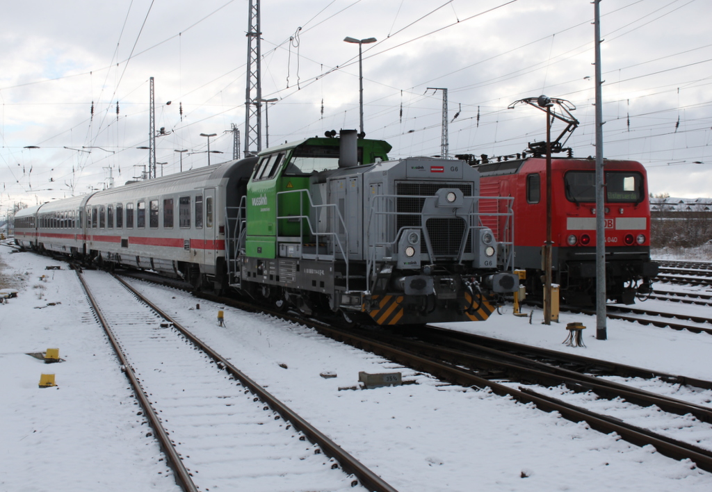 650 114-8 mit IC 2417(Rostock-K�ln)bei der Bereitstellung im Rostocker Hbf.17.01.2016