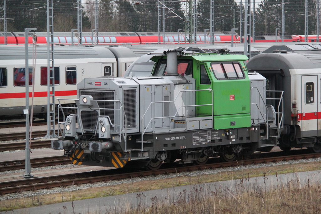 650 114-8 stand mit IC 2417(Rostock-K�ln)am Mittag des 04.12.2016 im BW Rostock Hbf