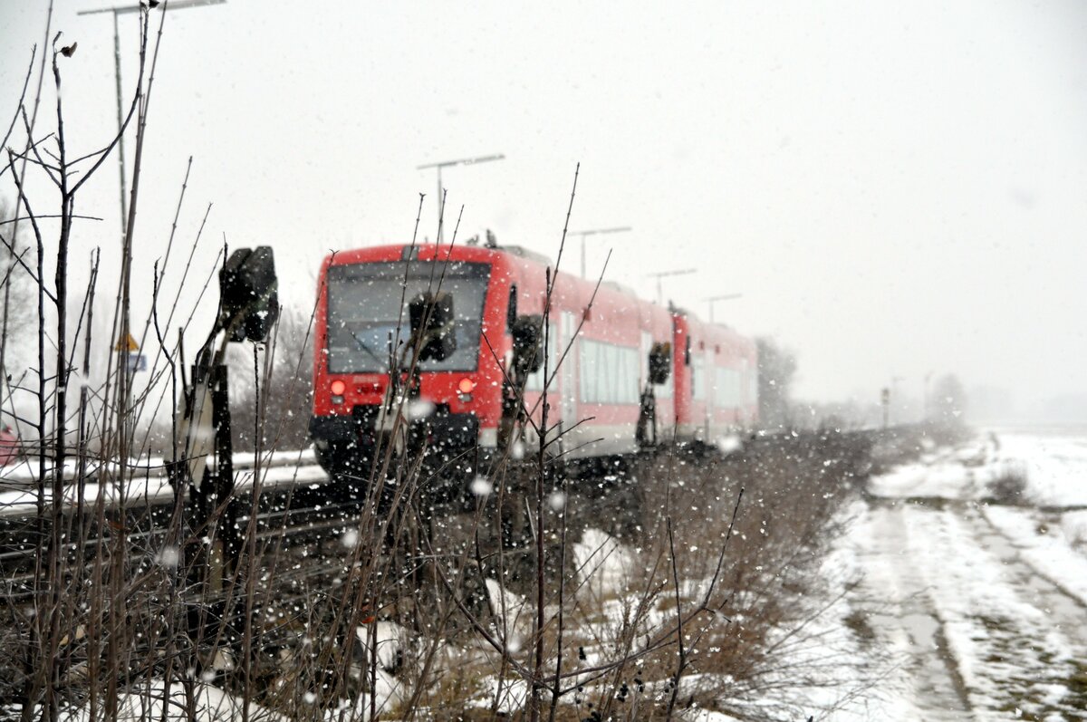 650 322 mit den Gegengewichten zum Spannen der Seile der Weiche und der Formsignale in Gerlenhofen am 20.02.2010.