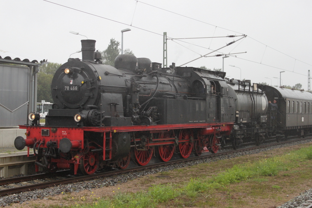 78 468 mit DPF 20061 von Hamburg-Harburg nach Warnemünde bei der Durchfahrt in Warnemünde-Werft.09.09.2017