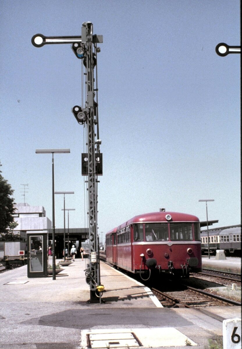 798 VT 98 in Mühldorf/Inn am 14.06.1981.