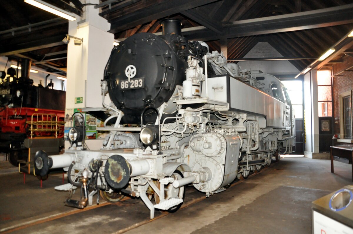 86 283 mit Fotoanstrich im Deutschen Dampflokmuseum Neuenmarkt-Wirsberg am 03.09.2011.