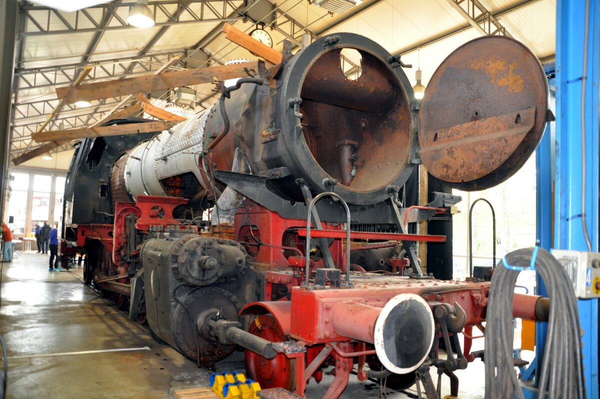 86 346 der UEF in Aufarbeitung, Zustand am 01.05.2014 im Schuppen in M�nsingen.