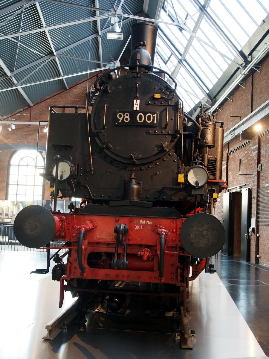 98 001 der Windbergbahn im Technikmuseum in Chemnitz am 19.04.2017. 
