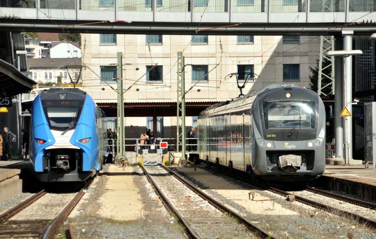 agilis 440 103 und GoAhead Bayern 2 463 020-4 Siemens Mireo RE 9 (als der 440 noch die Strecke fuhr, war es der  Fugger Express  auf RE 9, heute mit GoAhead Bayern nur noch RE 9) in Ulm am 31.03.2023.