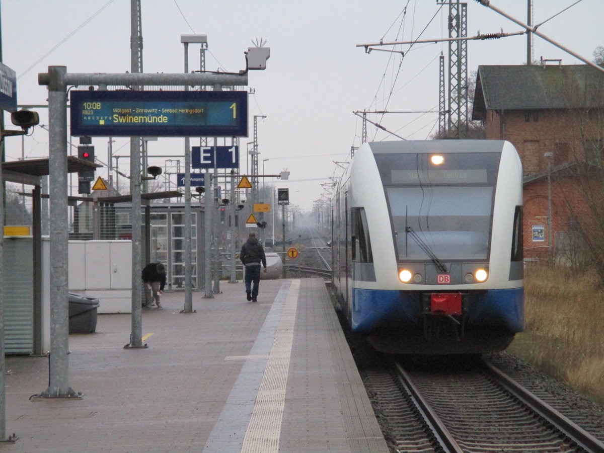 Am 06.Januar 2020 wartete der UBB 646 127 in Züssow auf Anschlußreisende zur Insel Usedom.