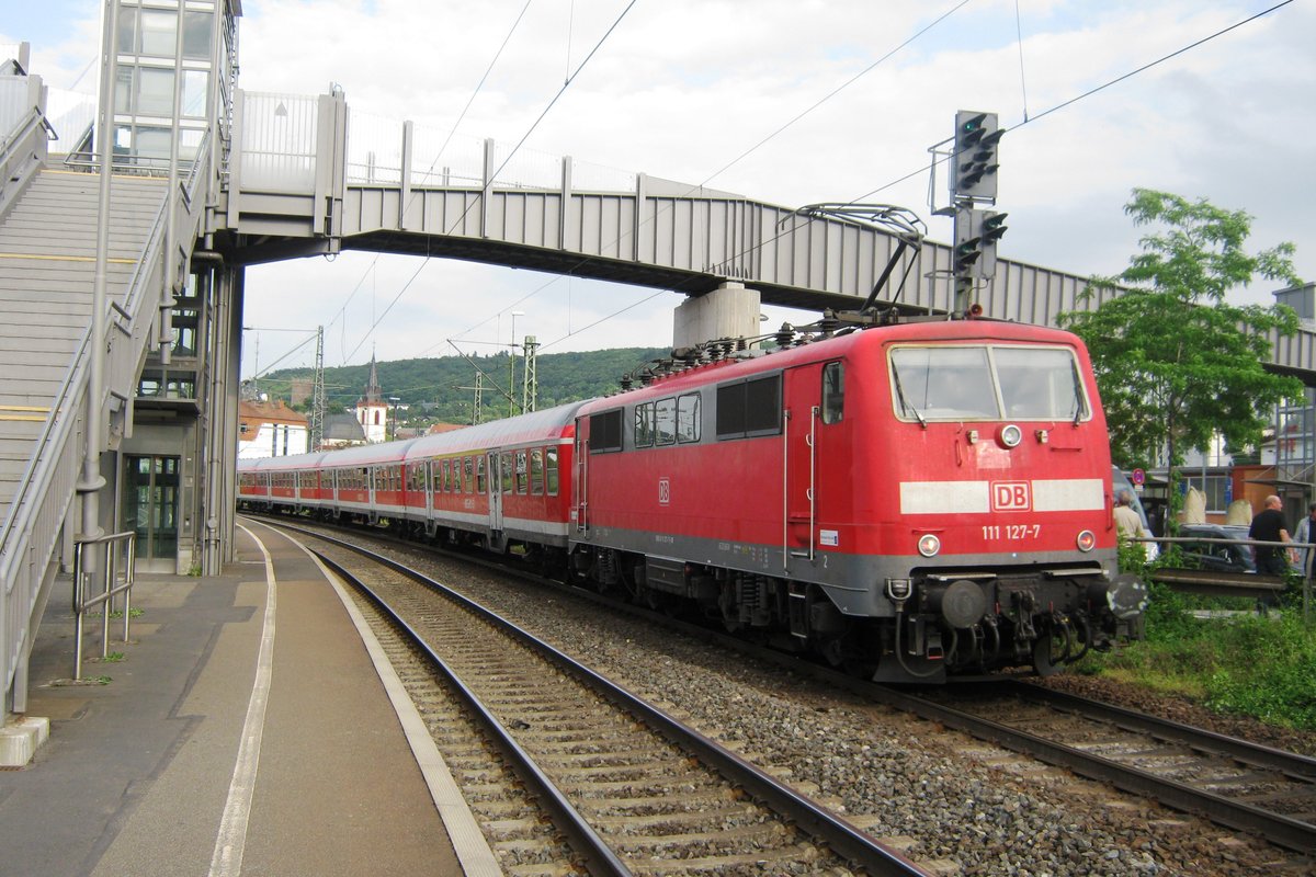 Am 1 Juni 2012 verlässt 111 127 Bingen am Rhein. 