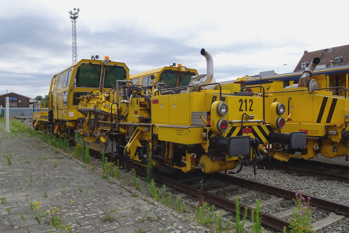 Am 14 Juli 2022 steht Infrabel 212 abgestellt in Lier.