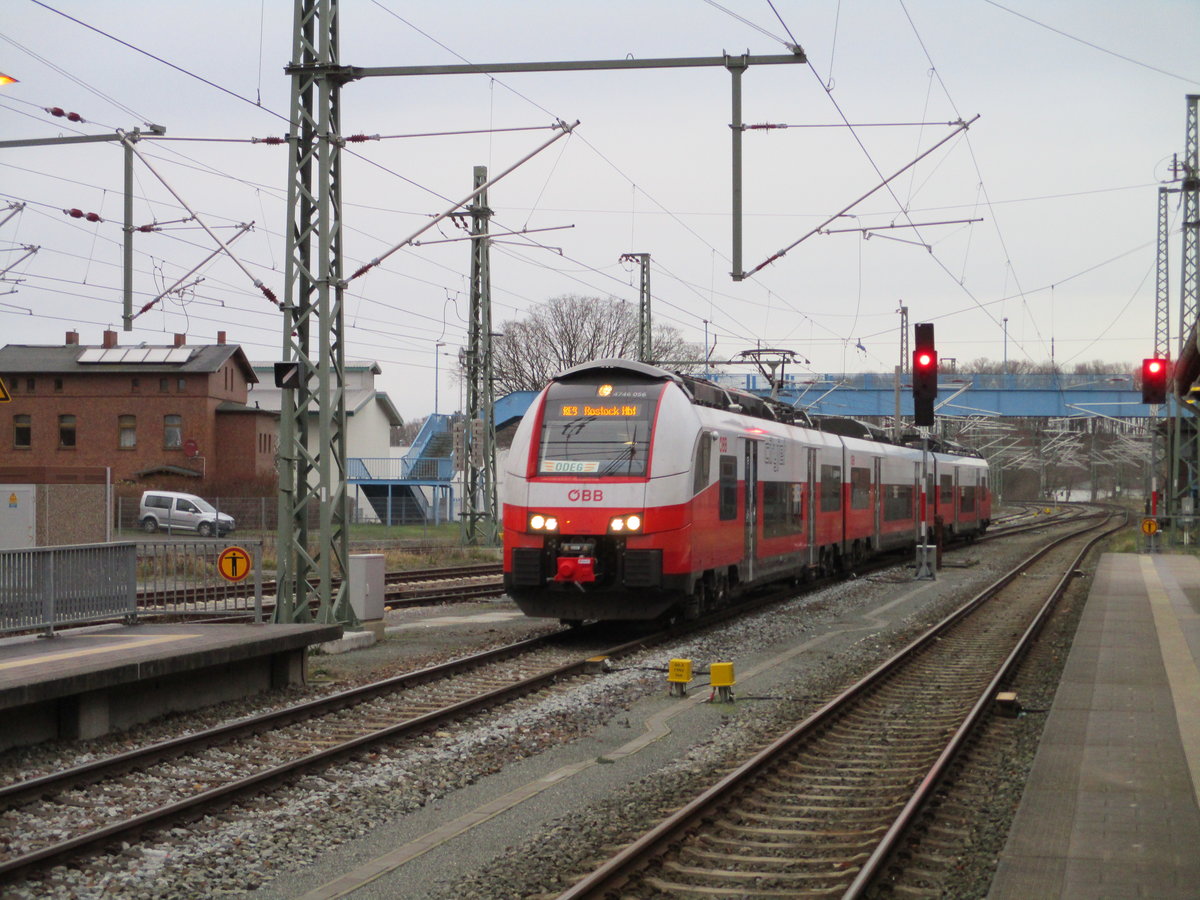 Am 15.Dezember 2019 ist der ODEG 4746 056 als Neuer Betreiber auf der RE 9 zwischen Sassnitz und Rostock im Einsatz.Einfahrt in Bergen/R�gen.