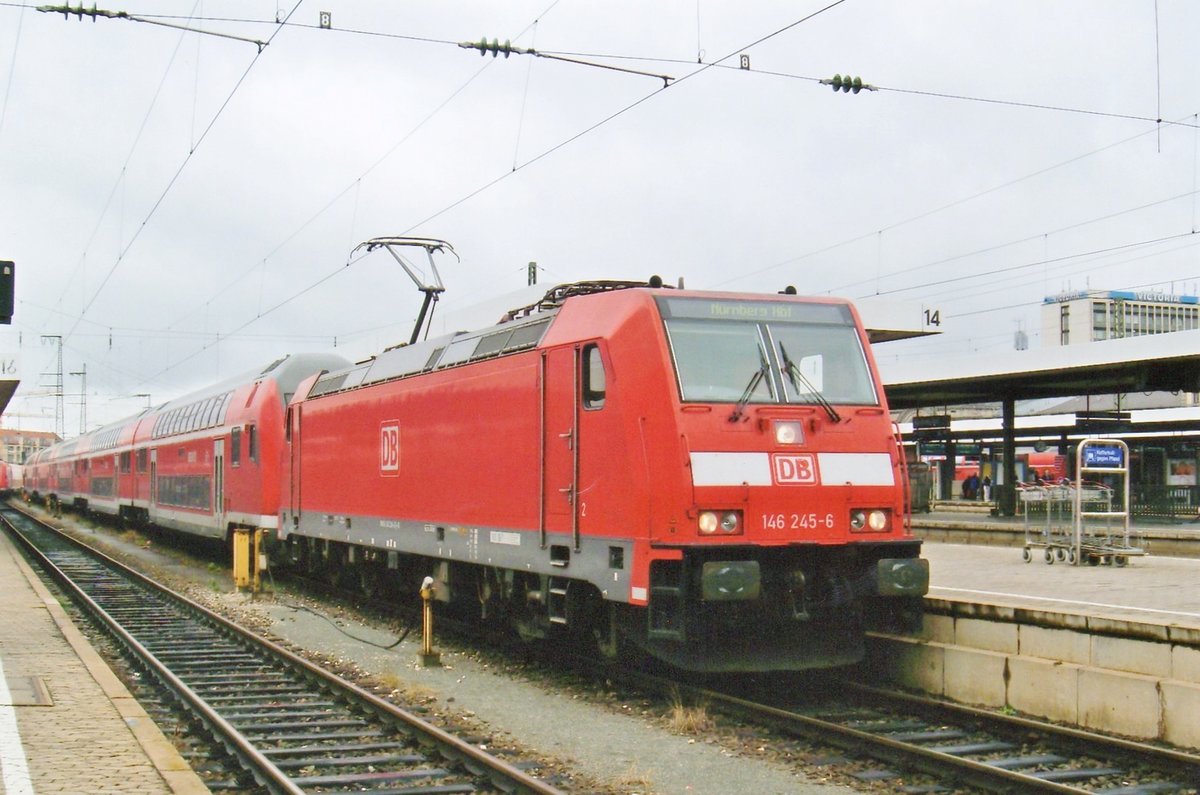 Am 2 Mai 2011 steht 146 245 in Nürnberg Hbf. 