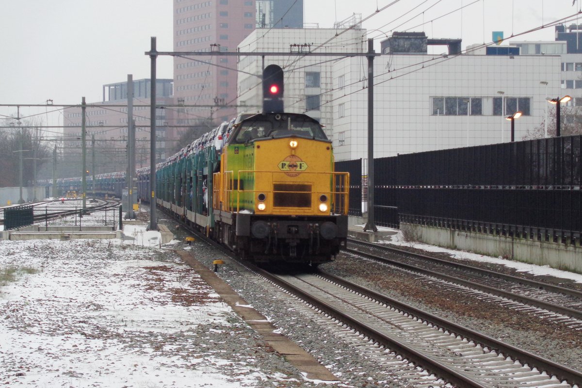 Am 24 Jänner 2019 schlept RRF 24 ein PKW-Zug von Gefco und ARS durch Tilburg.