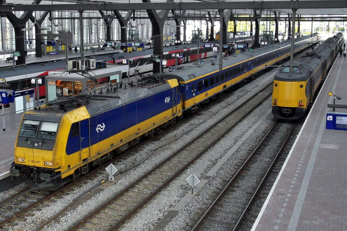 Am 25 Oktober 2015 treft 186 007 in Rotterdam Centraal ein. 