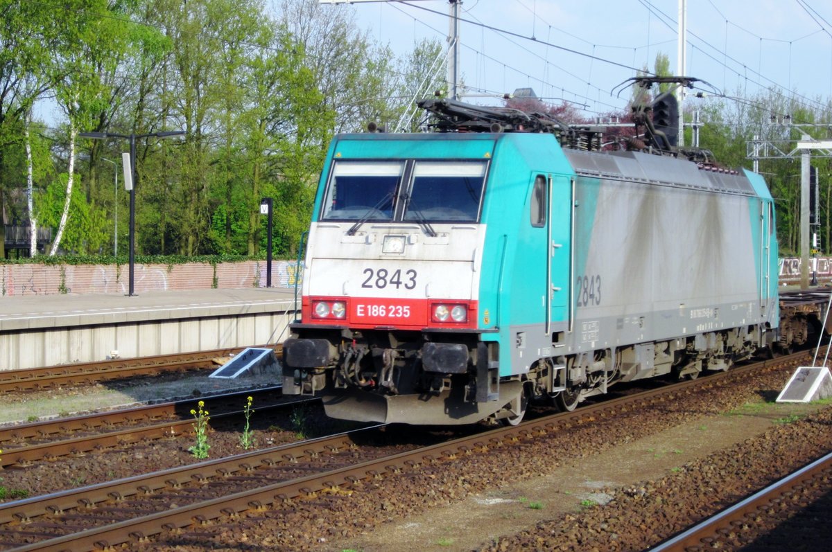 Am 3 Mai 2013 durchfahrt 2843 Boxtel. 