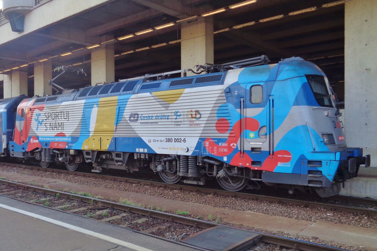 Am Abend von 10 September 2018 steht CD 380 002 in Budapest-Nyugati.