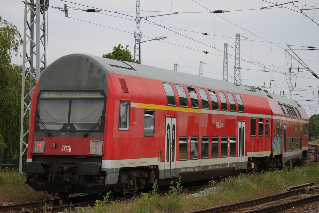 Am Ende des RE 18590 hing der schmuzige DABbuzfa 760 von Berlin Hbf(tief)nach Warnemnde.06.06.2015