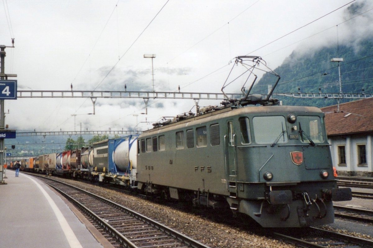 Am grauen 24 Mai 2007 schiebt 11491 ein KLV aus Erstfeld Göschenen entgegen.