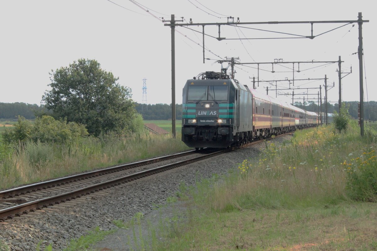 Am Morgen von 24 Juli 2024 durchfahrt Lineas/TCS 186 291 mit ein umgeleiteter Nachtzug aus Praha Niftrik. 