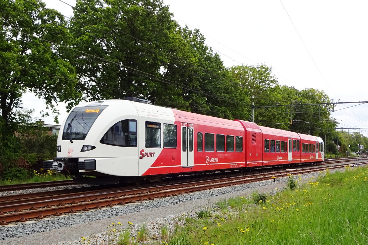 Arriva 374 verlässt Zevenaar am 10 Mai 2019.