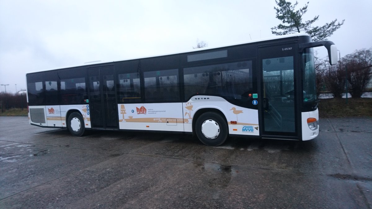 ....auch dieser Setra stand am Betriebshof in Neubrandenburg der Firma Becker-Strelitz Reisen für den SEV 
aber auch im Stadtverkehr von Neustrelitz oder als Überlandbus wird er eingesetzt 